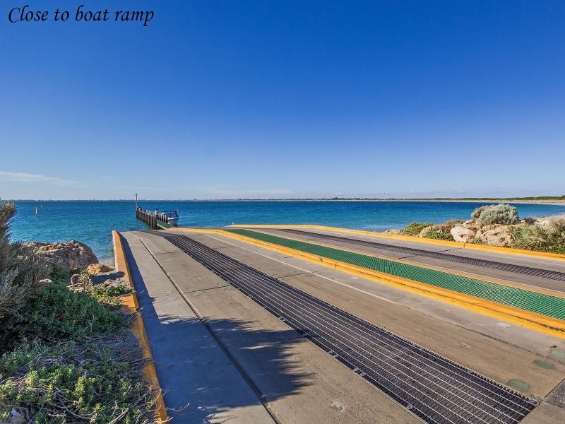 9/2 Long Beach Rise, Port Kennedy WA 6172