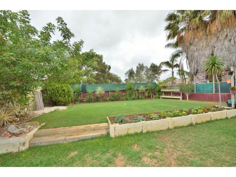 86 Leighton Road, Halls Head WA 6210