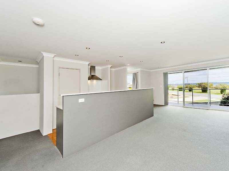 2/189 Rockingham Beach Road, Rockingham WA 6168