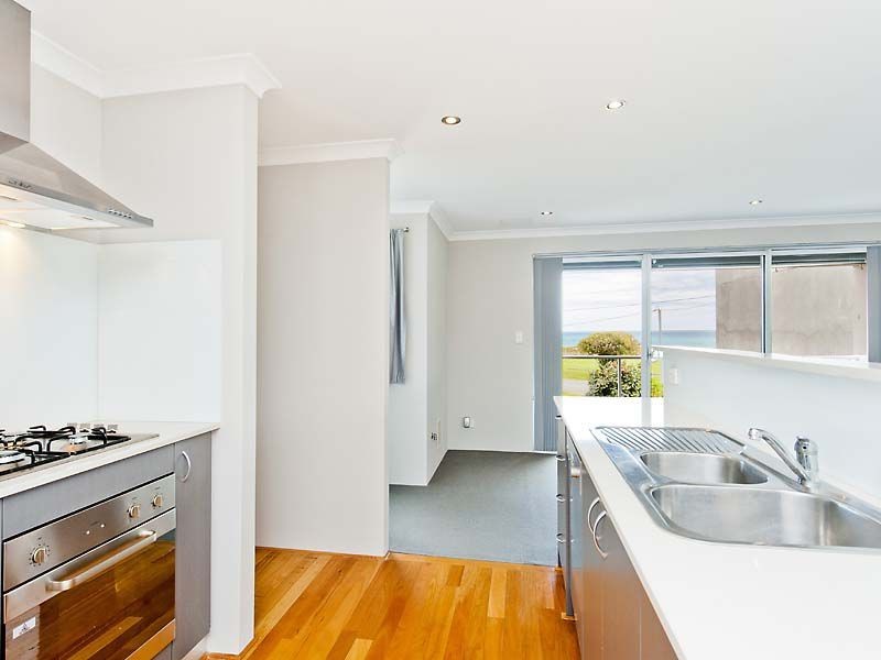 2/189 Rockingham Beach Road, Rockingham WA 6168