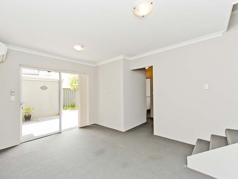 2/189 Rockingham Beach Road, Rockingham WA 6168