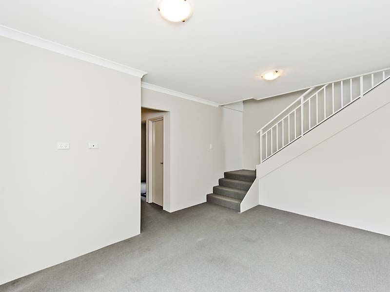 2/189 Rockingham Beach Road, Rockingham WA 6168