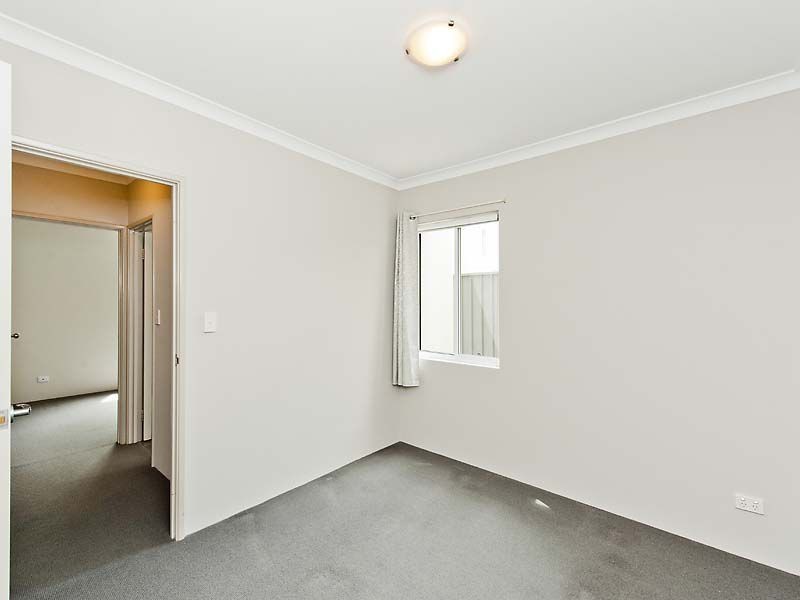 2/189 Rockingham Beach Road, Rockingham WA 6168