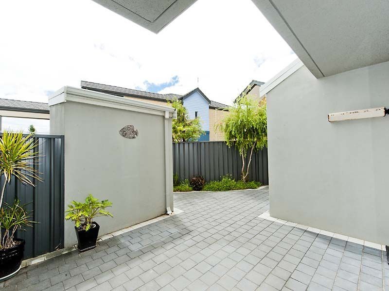 2/189 Rockingham Beach Road, Rockingham WA 6168