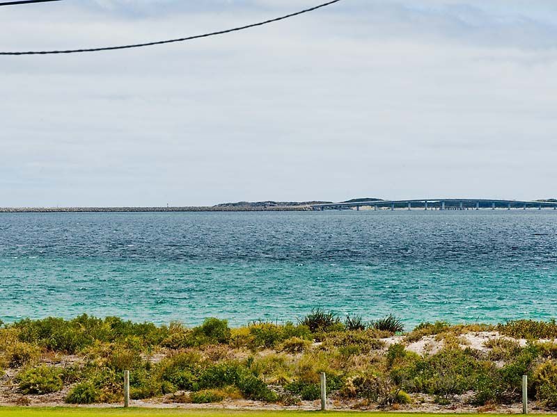 2/189 Rockingham Beach Road, Rockingham WA 6168