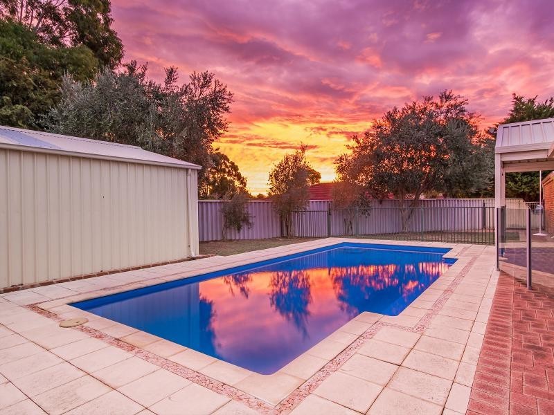 8 Mitford Grove, Port Kennedy WA 6172