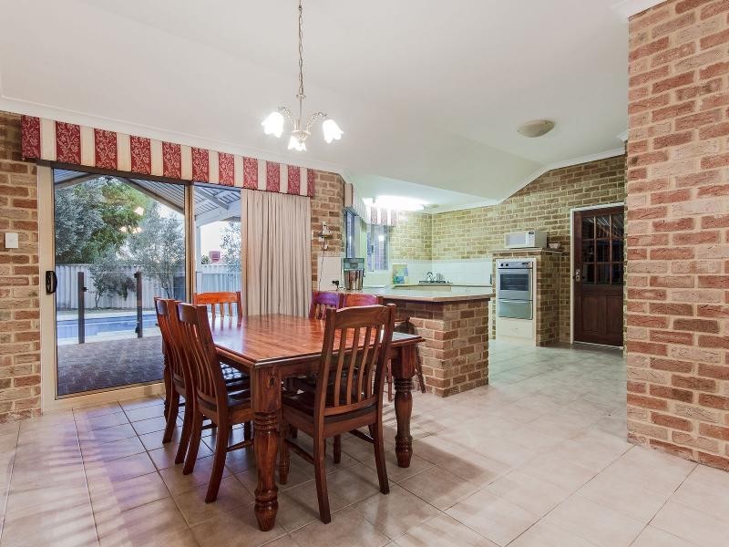 8 Mitford Grove, Port Kennedy WA 6172