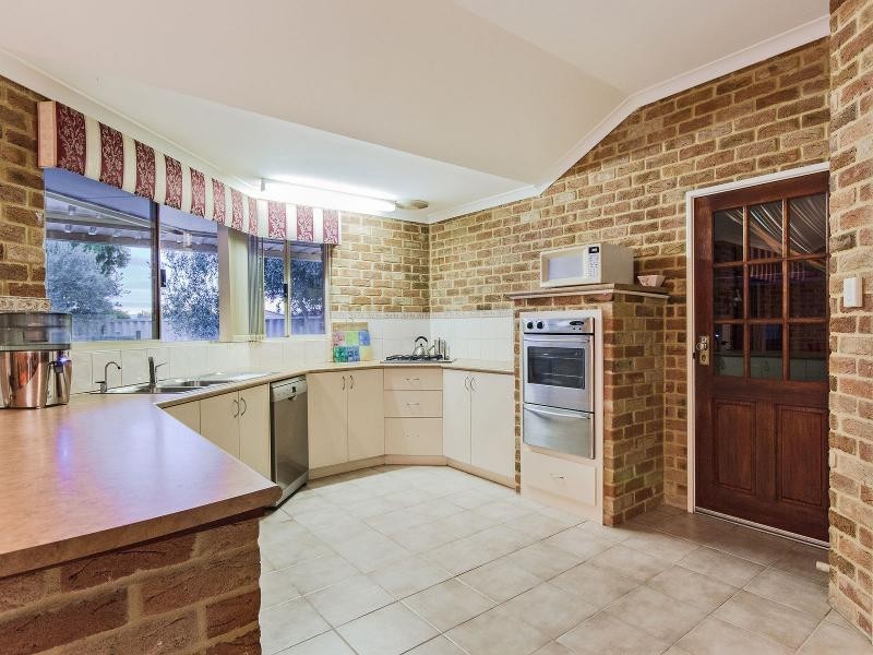 8 Mitford Grove, Port Kennedy WA 6172