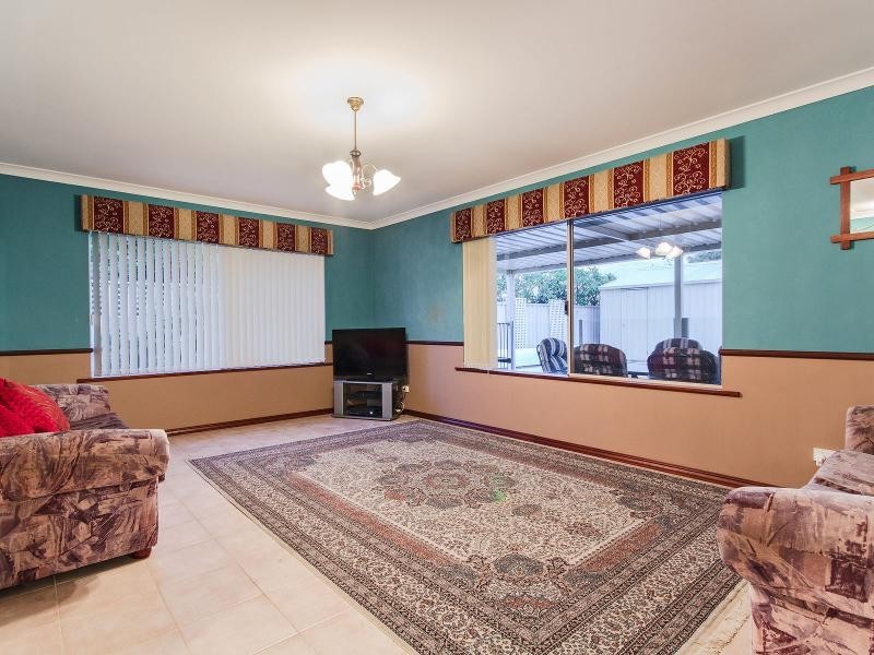 8 Mitford Grove, Port Kennedy WA 6172