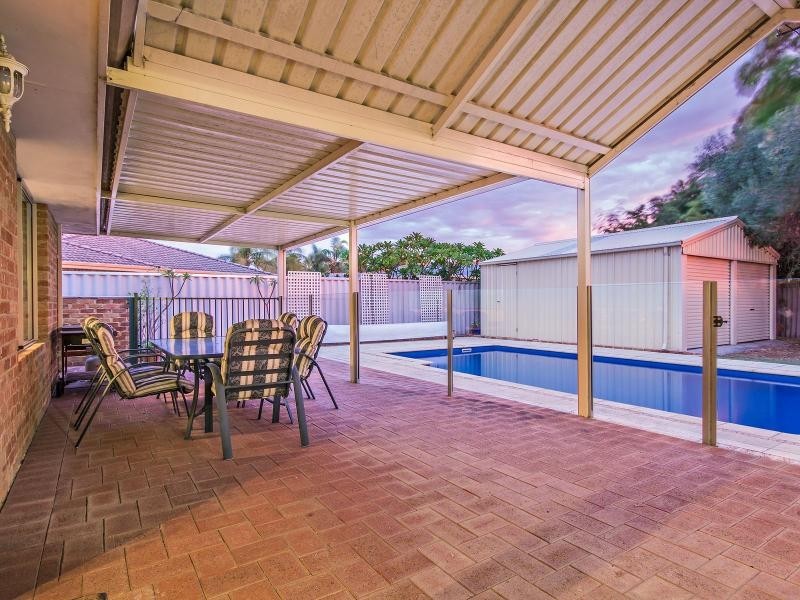 8 Mitford Grove, Port Kennedy WA 6172
