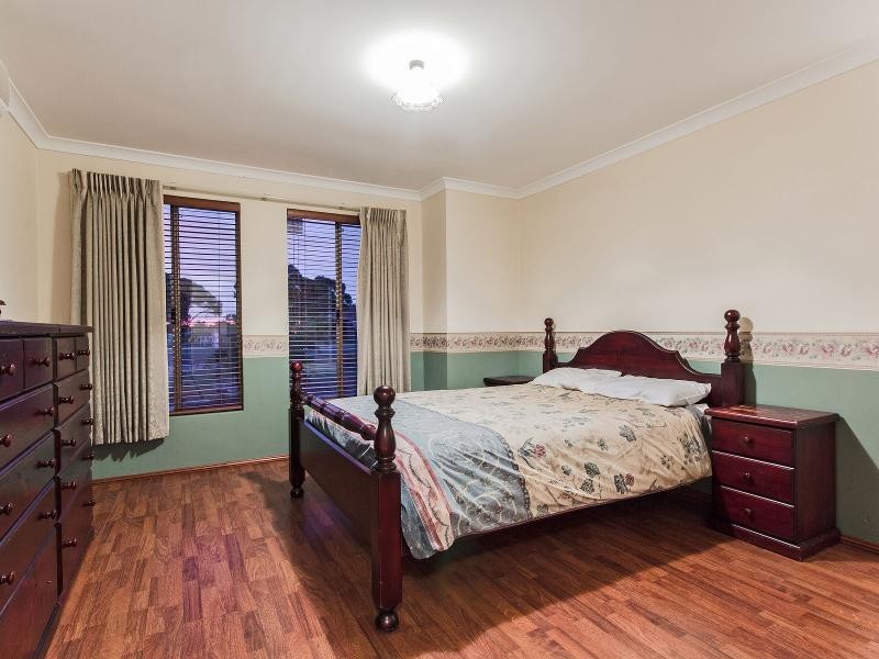 8 Mitford Grove, Port Kennedy WA 6172