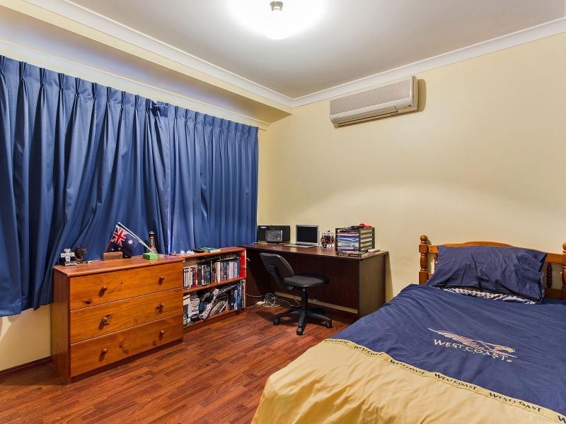 8 Mitford Grove, Port Kennedy WA 6172