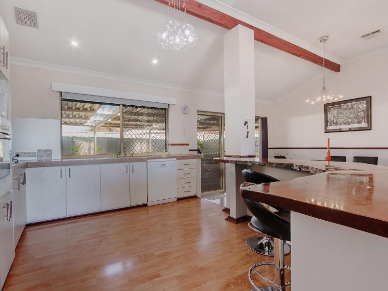 18 St Tropez Court, Port Kennedy WA 6172