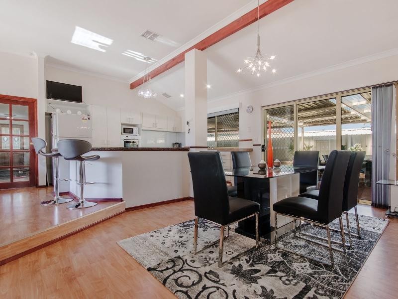 18 St Tropez Court, Port Kennedy WA 6172