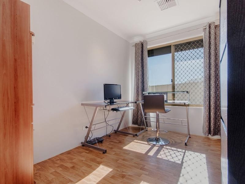 18 St Tropez Court, Port Kennedy WA 6172