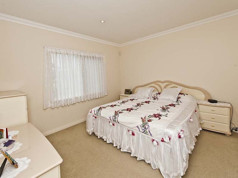 2 Fermaner Street, Karrinyup WA 6018