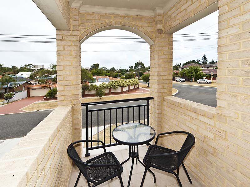 2 Fermaner Street, Karrinyup WA 6018