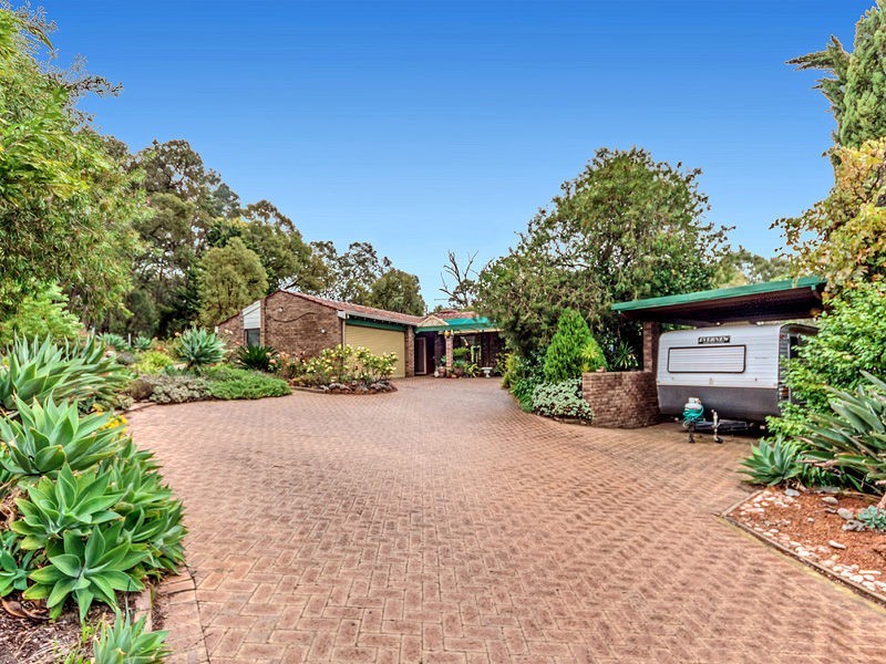 12 Hinkler Road, Kalamunda WA 6076