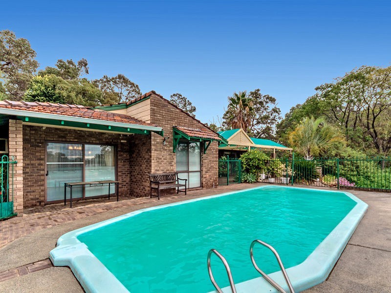 12 Hinkler Road, Kalamunda WA 6076