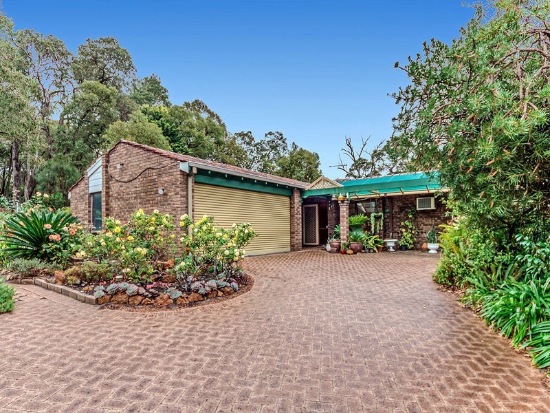 12 Hinkler Road, Kalamunda WA 6076