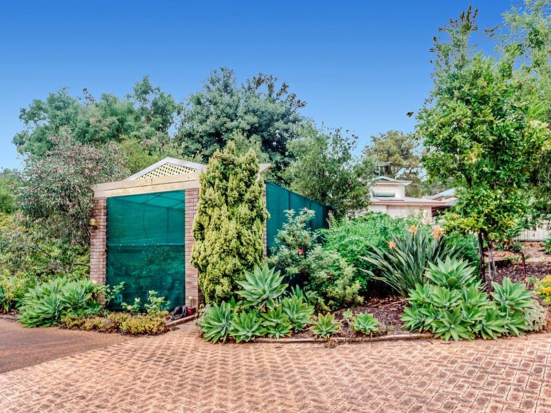 12 Hinkler Road, Kalamunda WA 6076