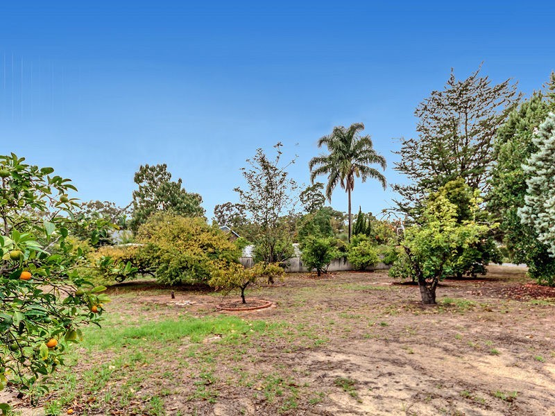 12 Hinkler Road, Kalamunda WA 6076