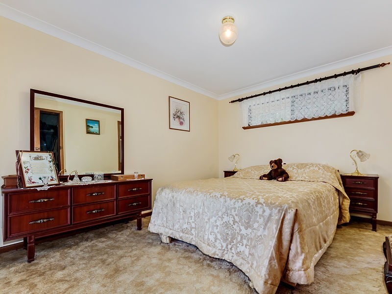 12 Hinkler Road, Kalamunda WA 6076