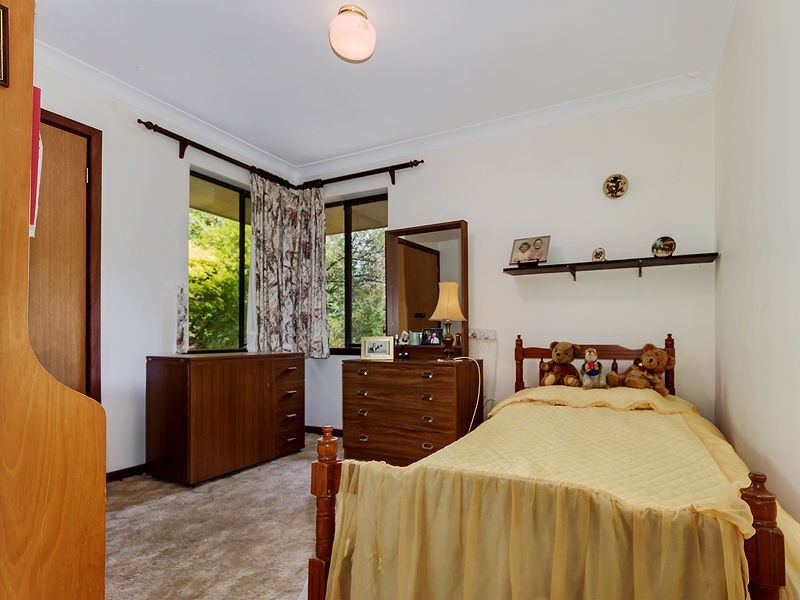 12 Hinkler Road, Kalamunda WA 6076