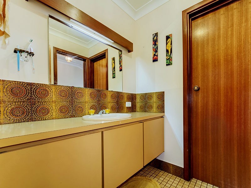 12 Hinkler Road, Kalamunda WA 6076