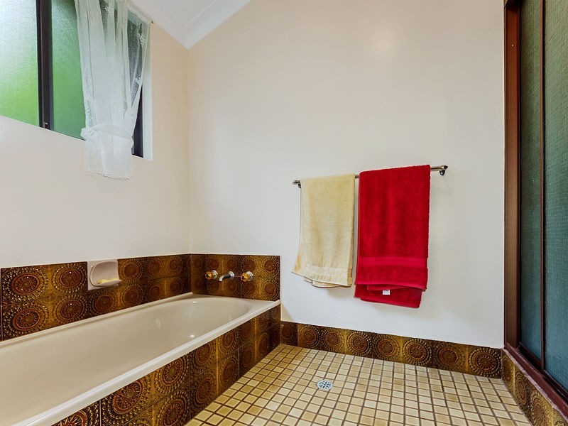 12 Hinkler Road, Kalamunda WA 6076