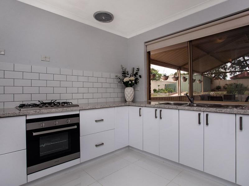 43 Casuarina Drive, Halls Head WA 6210