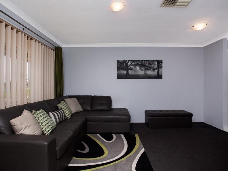 43 Casuarina Drive, Halls Head WA 6210