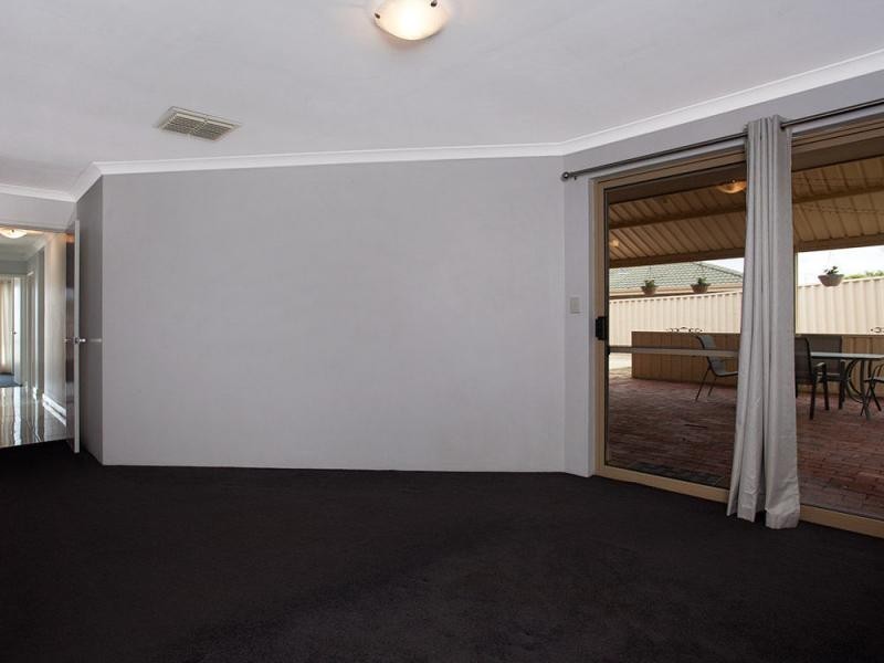 43 Casuarina Drive, Halls Head WA 6210