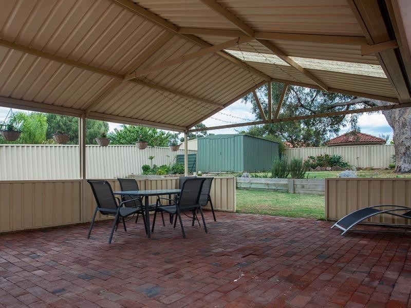 43 Casuarina Drive, Halls Head WA 6210