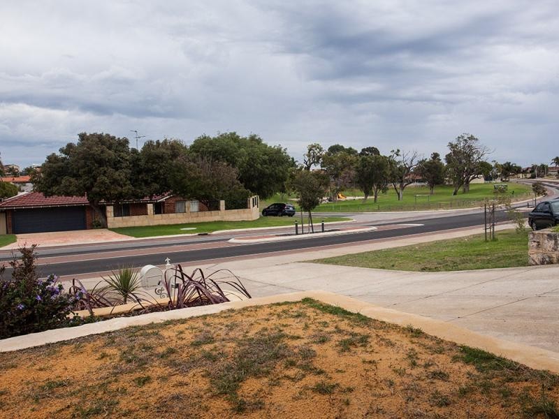 43 Casuarina Drive, Halls Head WA 6210