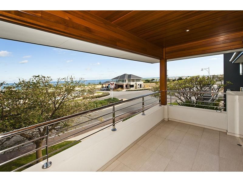 20 Orsino Boulevard, North Coogee WA 6163