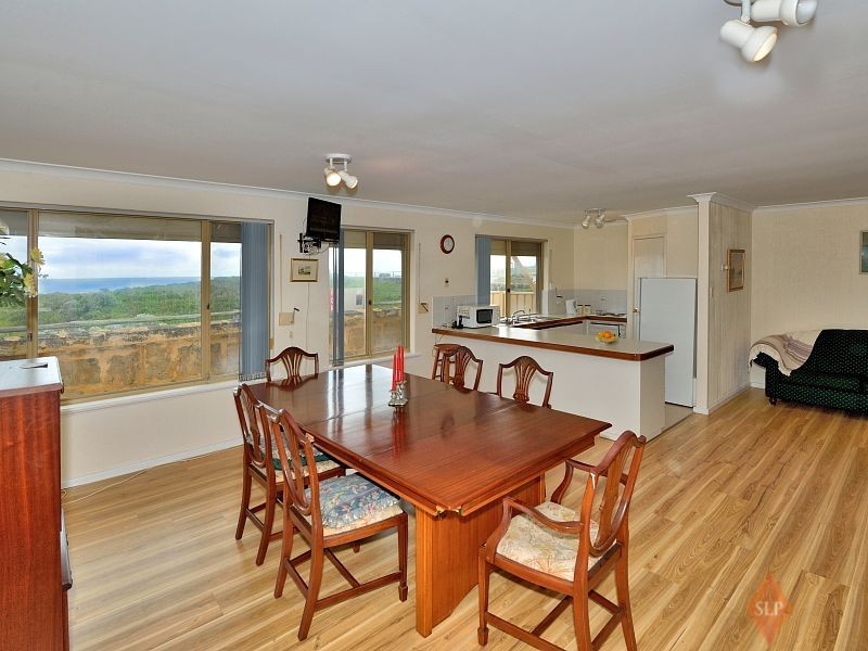 2/113 Janis Street, Halls Head WA 6210