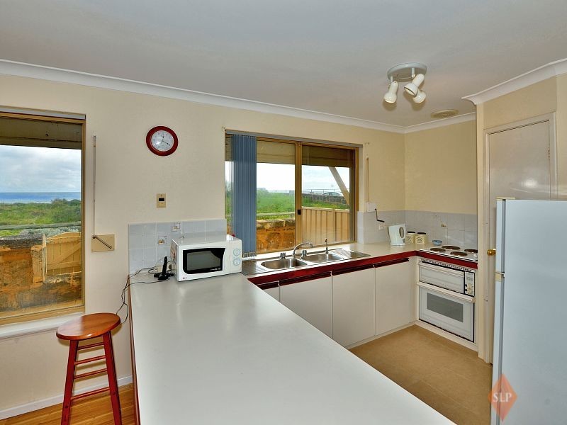 2/113 Janis Street, Halls Head WA 6210