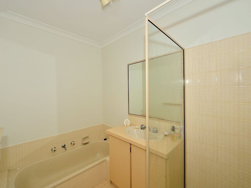 2/113 Janis Street, Halls Head WA 6210