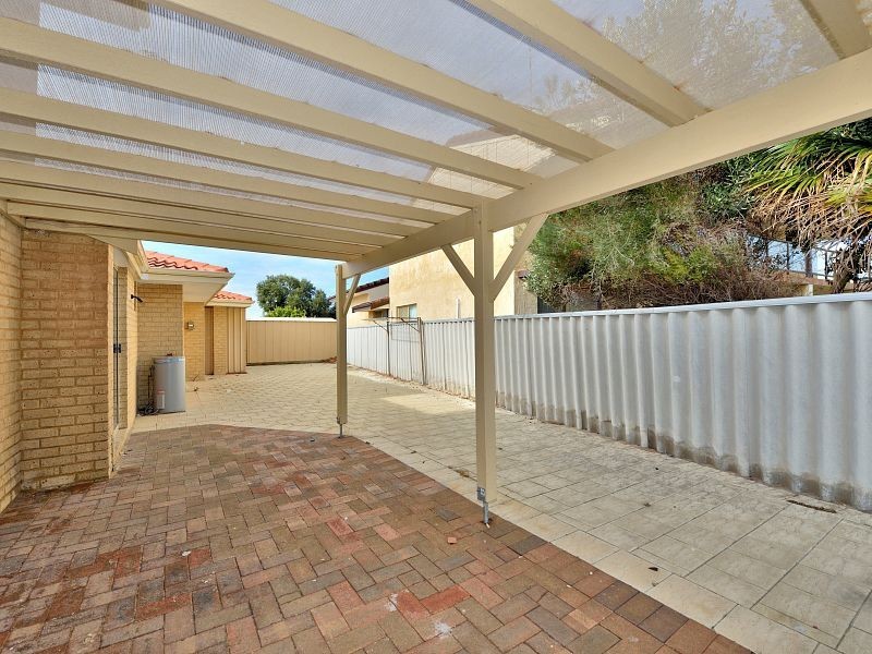 2/113 Janis Street, Halls Head WA 6210