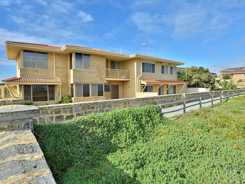 2/113 Janis Street, Halls Head WA 6210