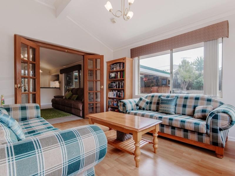 16 La Manche Avenue, Port Kennedy WA 6172