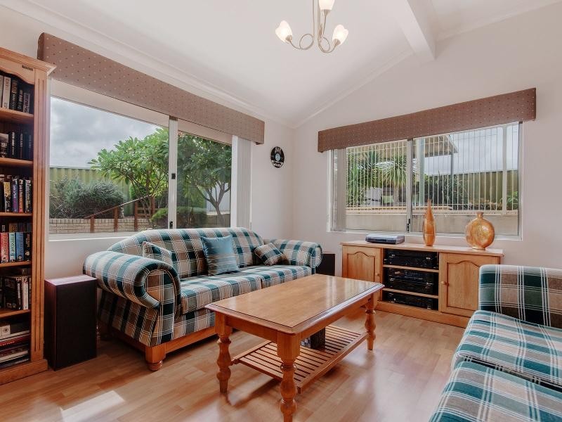 16 La Manche Avenue, Port Kennedy WA 6172