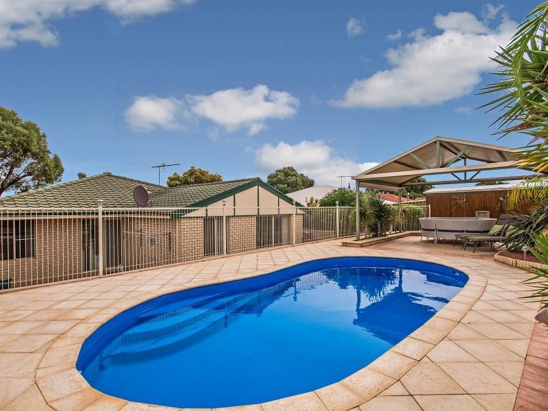 16 La Manche Avenue, Port Kennedy WA 6172