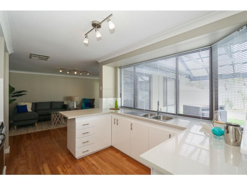 15 Alocasia Close, South Lake WA 6164