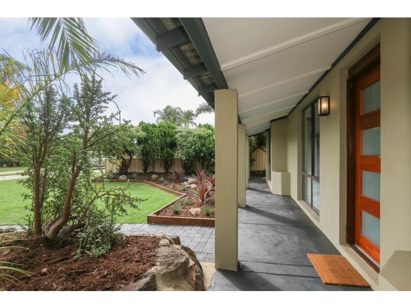 15 Alocasia Close, South Lake WA 6164