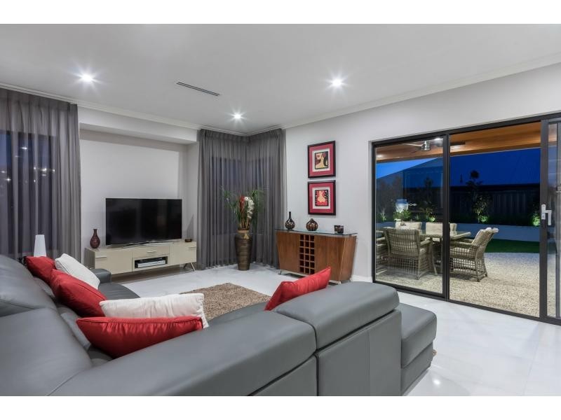 64 Raeside Drive, Landsdale WA 6065