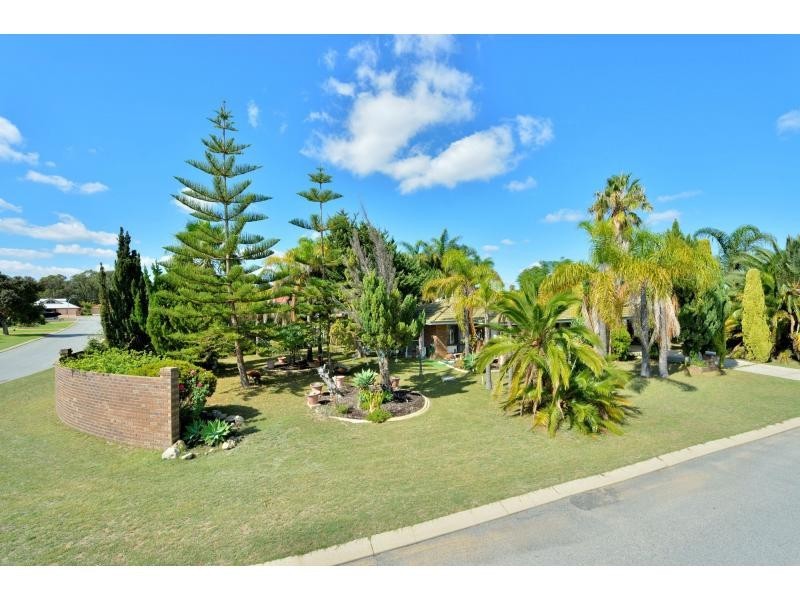 4 Sunningdale Chase, Meadow Springs WA 6210