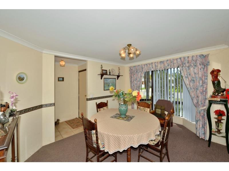 4 Sunningdale Chase, Meadow Springs WA 6210