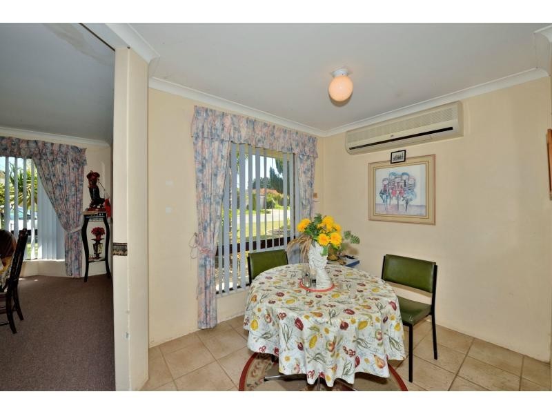 4 Sunningdale Chase, Meadow Springs WA 6210